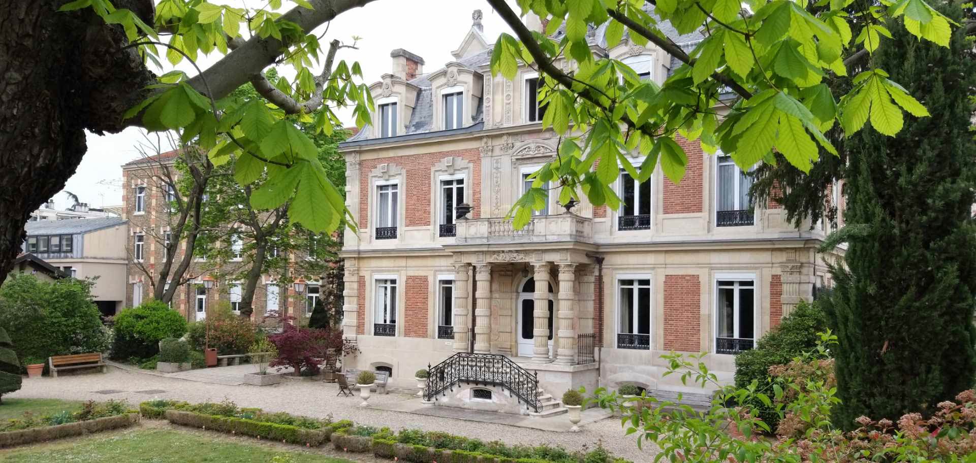LYCÉE NOTRE-DAME-DE-BOULOGNE LYCÉE NOTRE-DAME-DE-BOULOGNE