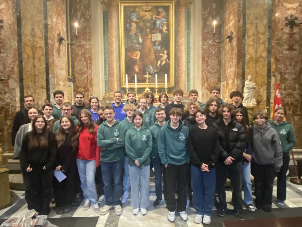 Début février, 28 élèves du Lycée Notre-Dame de Boulogne ont eu la chance de partir en pèlerinage à Rome.